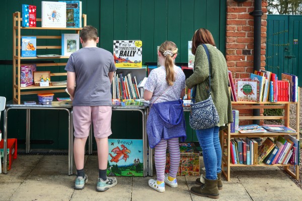 Bookstall_220415_2_Credit_Peter_Youn.jpg