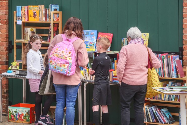 Bookstall_220418_8_Credit_Peter_Youn.jpg